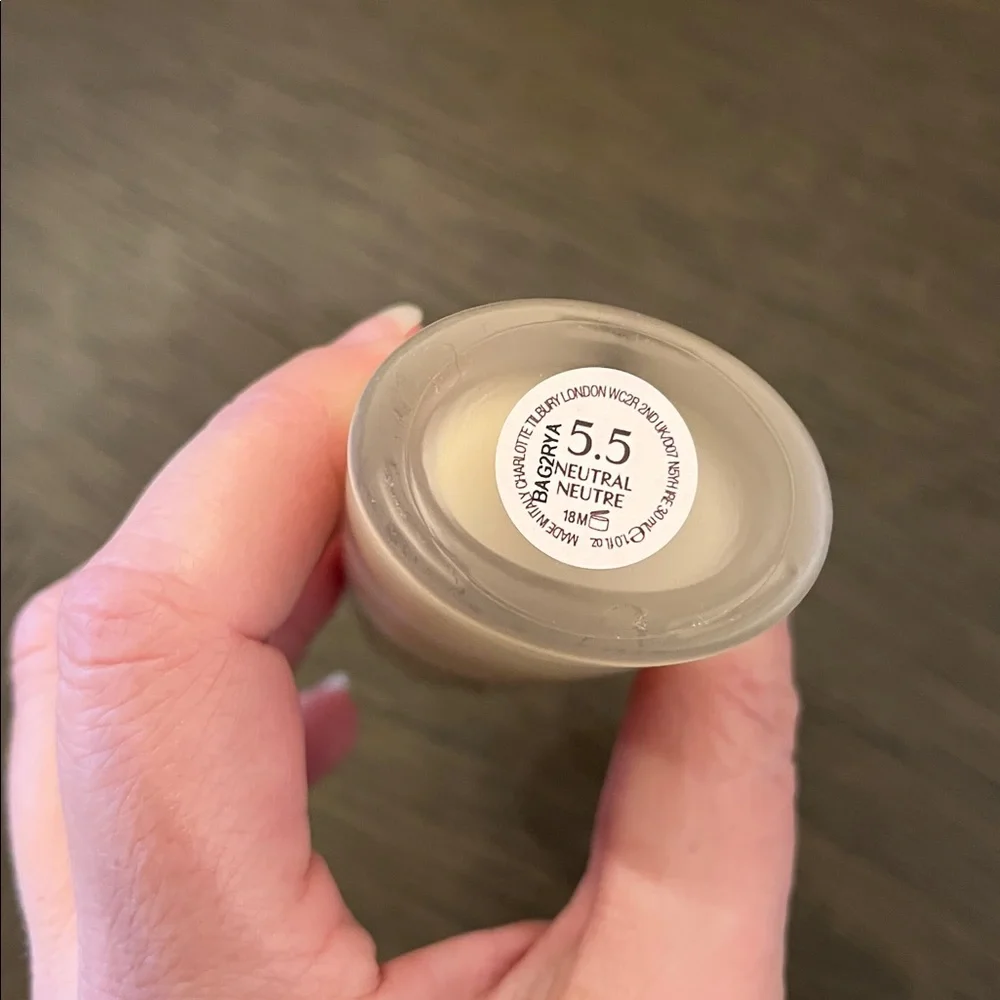 Charlotte Tilbury Airbrush Flawless Longwear Foundation 5.5 Neutral OG Formula